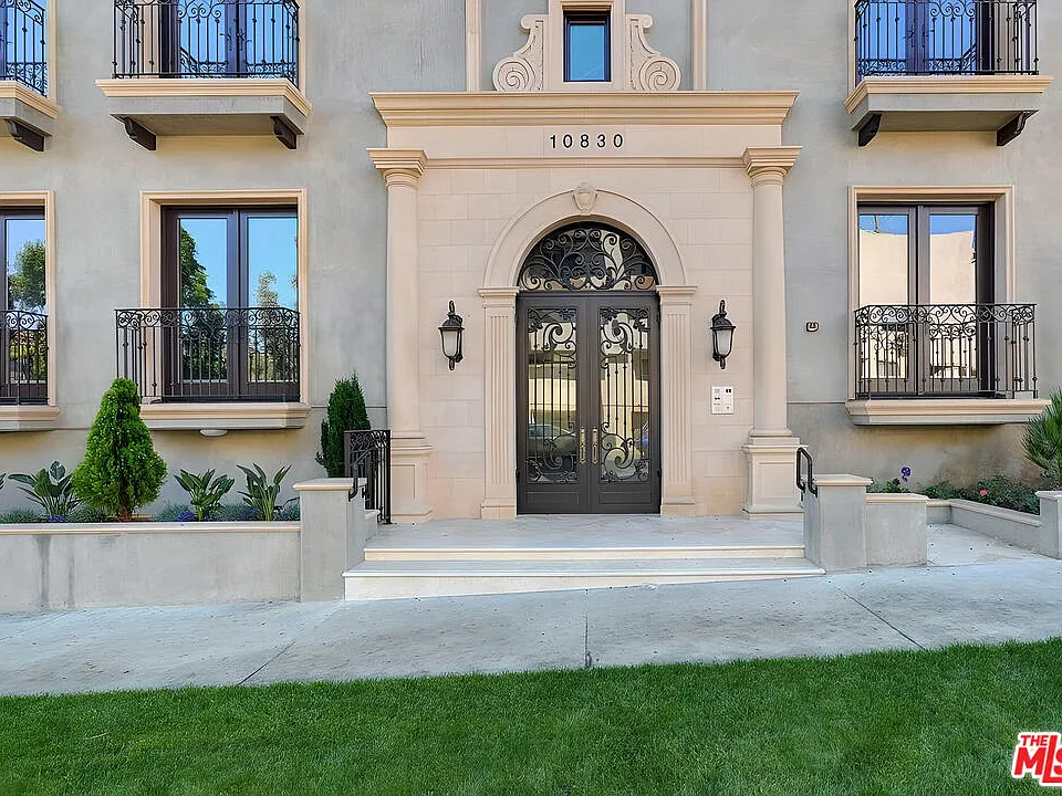 10830 W Massachusetts Ave #201