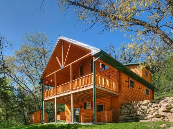 1232 Quandahl Rd, Decorah, IA 52101