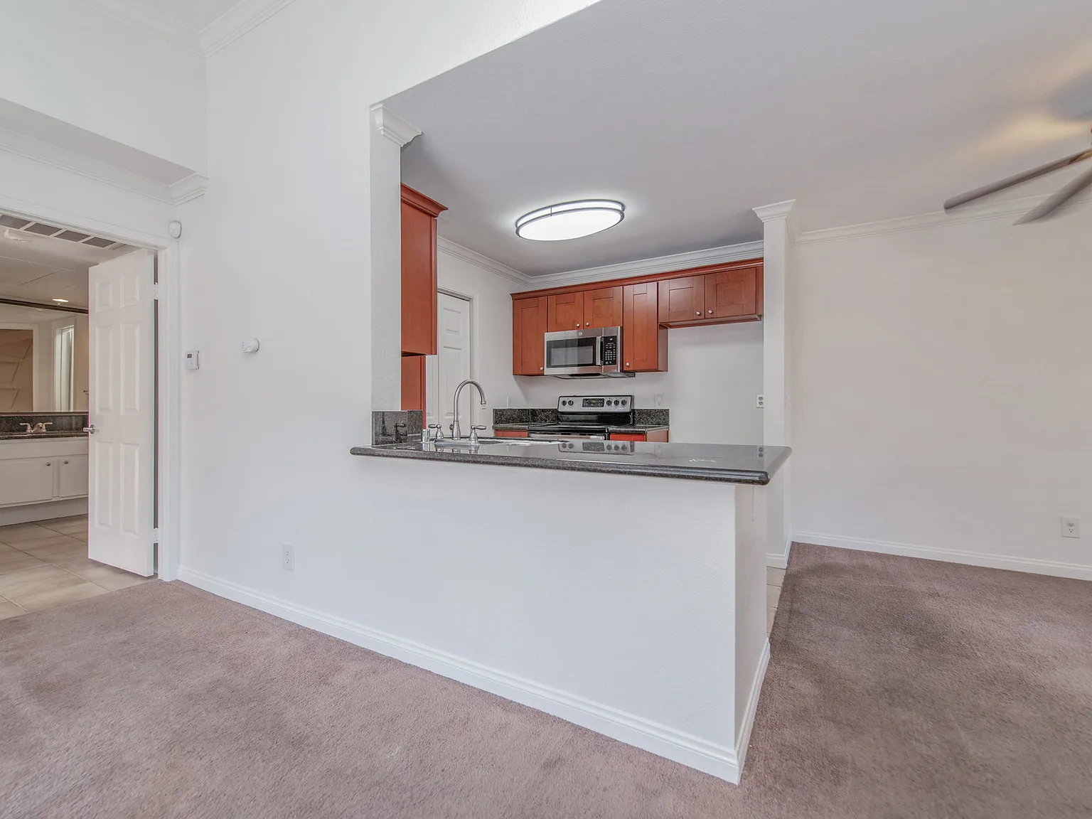 2 bed, 1086 sqft, $2,600 — Photo 4