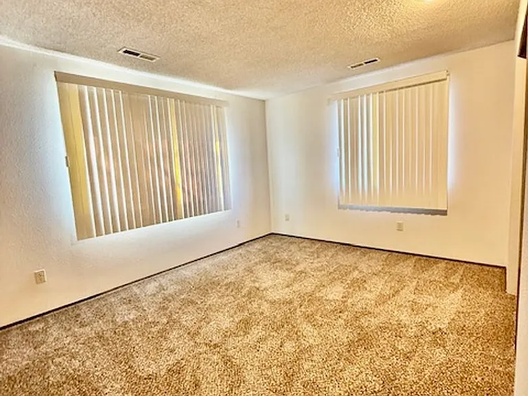 1211 W Ivy Ave — Photo 12