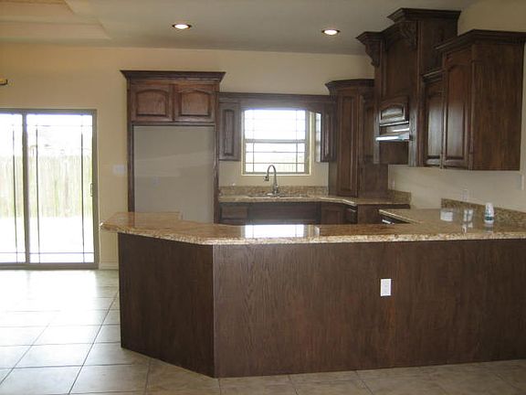 5th image of 4060 Westland Dr.