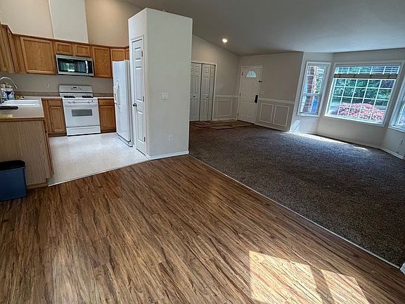 3rd image of 9820 55th Ave NE #B