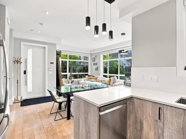 1185 Victoria Dr, Vancouver, BC V5L 4G4