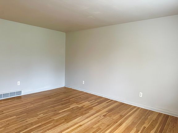 5th image of 29102 Tessmer Ct