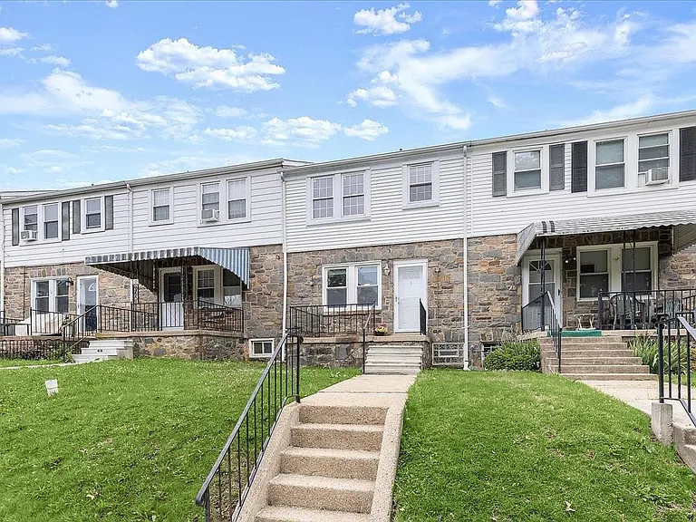 8 Enjay Ave — Photo 2