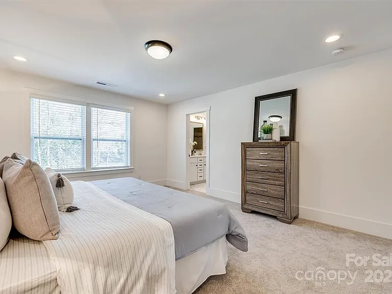 1241 Eastway Dr — Photo 21