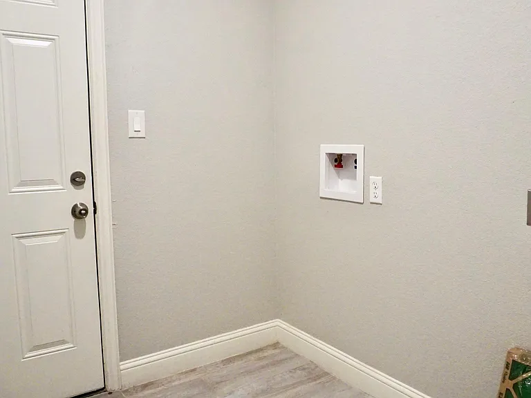 610 Wells St — Photo 20