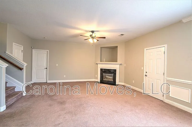 5 bed, 3.5 bath, 2778 sqft, $2,200 — Photo 3