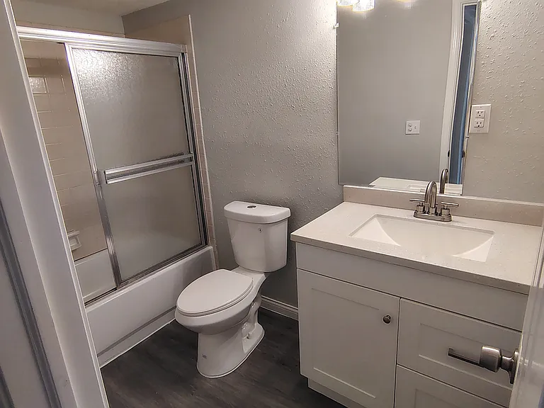 1002 W Hughes St #1 — Photo 9