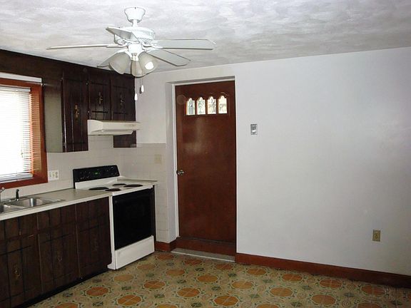 Eat-In Kitchen