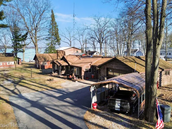 5872 Mount Maria Rd, Hubbard Lake, MI 49747