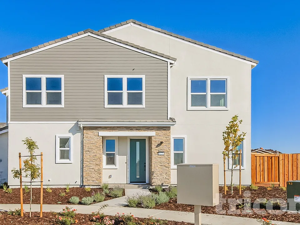 8221 Perla Way