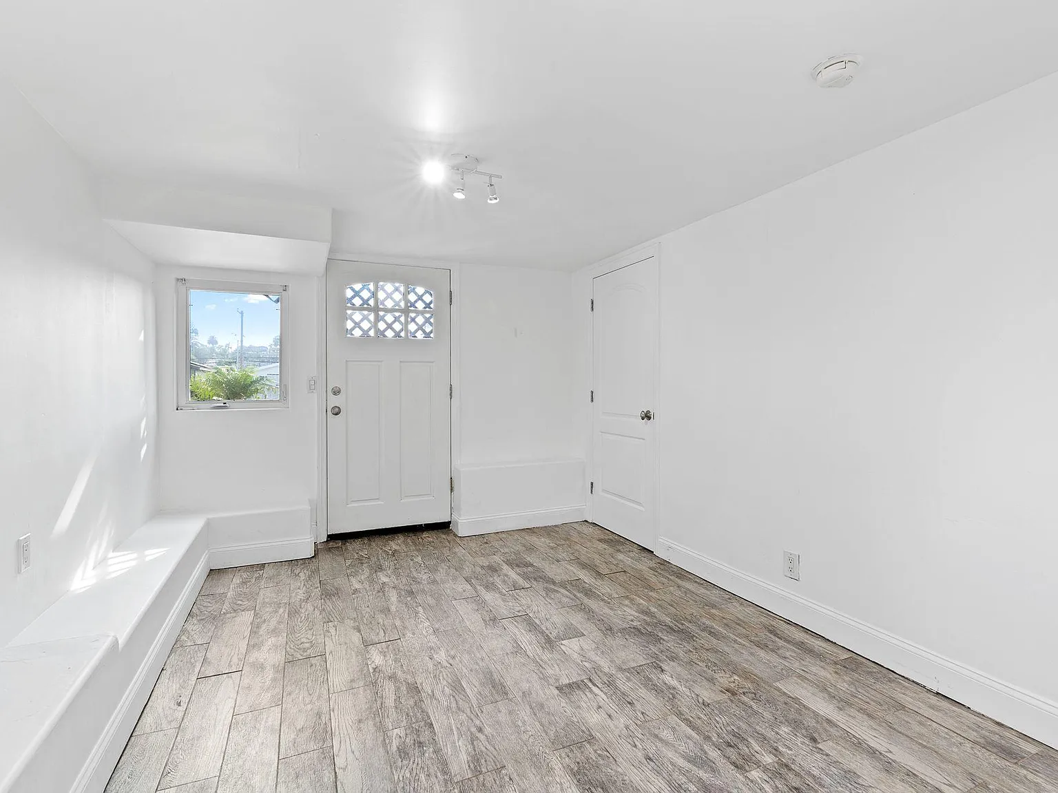 1 bed, 350 sqft, $2,500 — Photo 3