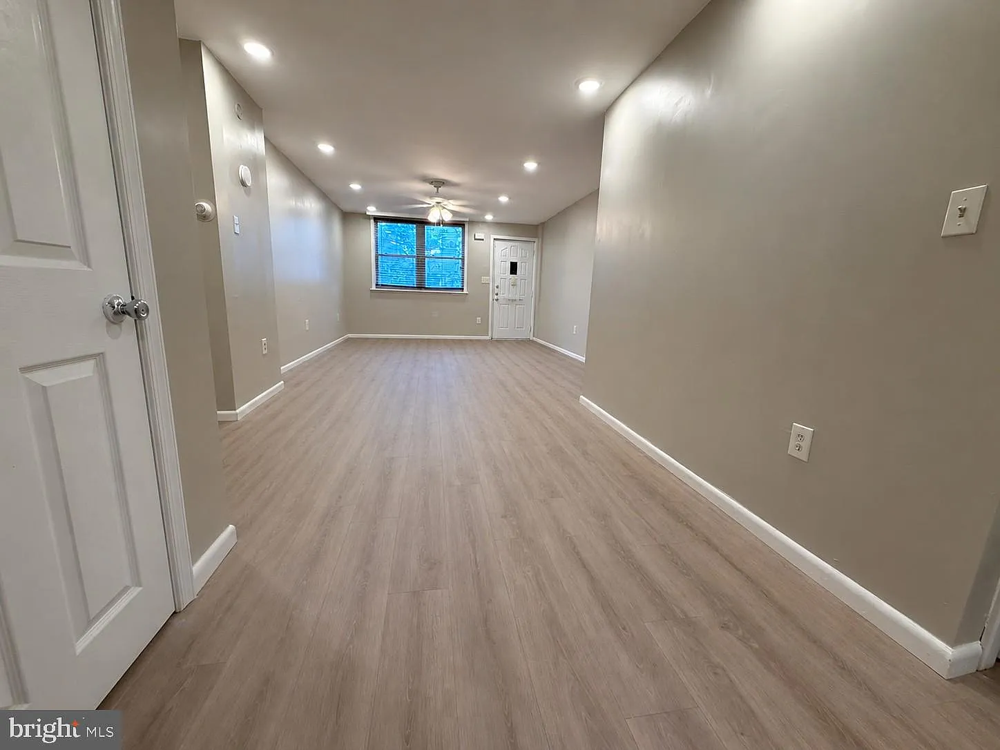 3 bed, 1.5 bath, 1034 sqft, $2,650 — Photo 4