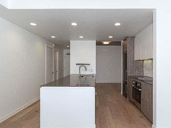 3rd image of 45 Bartlett St Unit 203