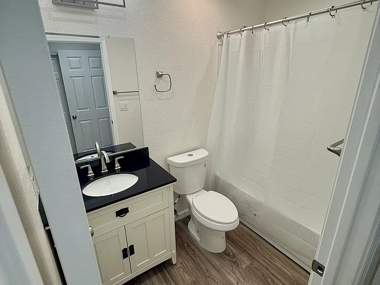 Presidio Villa Apartments — Photo 13