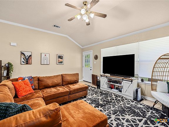 5th image of 305 W Blancas Dr
