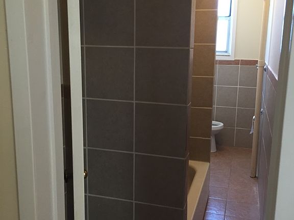 5th image of 3021 42nd St APT 3L