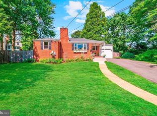 6101 Pine Grove Cir, Alexandria, VA 22303