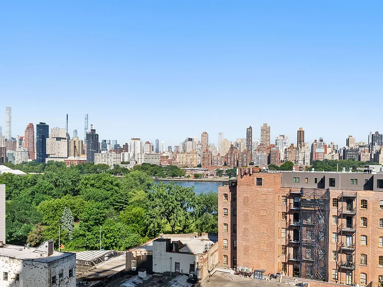 11-24 31st Ave #8B — Photo 2