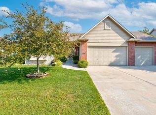 508 E Crescent Lakes Dr, Andover, KS 67002