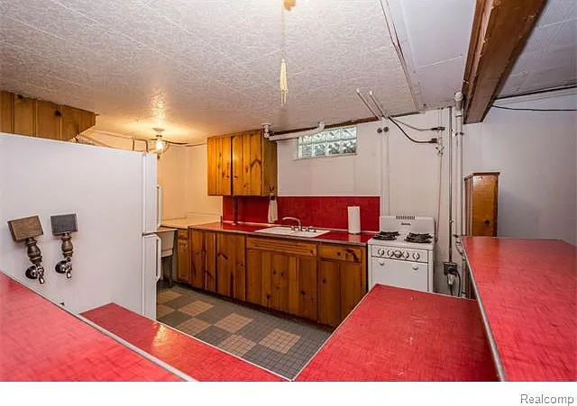 1811 Alhambra Dr — Photo 17