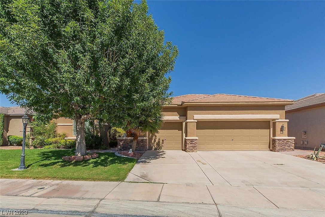 5696 Golden Leaf Ave