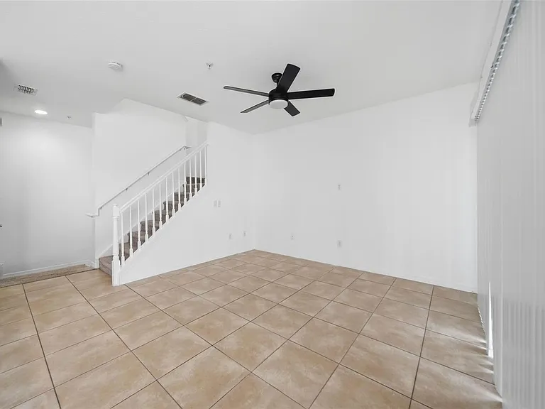 2532 Grand Central Pkwy #8 — Photo 13