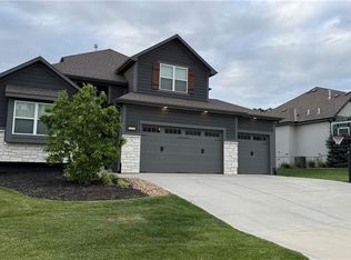 1712 SW 27th St, Lees Summit, MO 64082