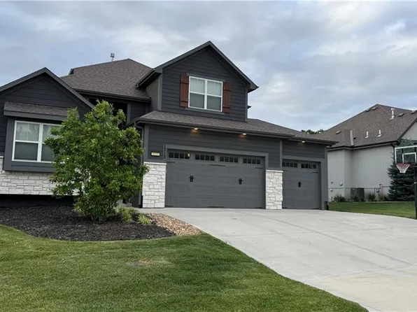 1712 SW 27th St, Lees Summit, MO 64082