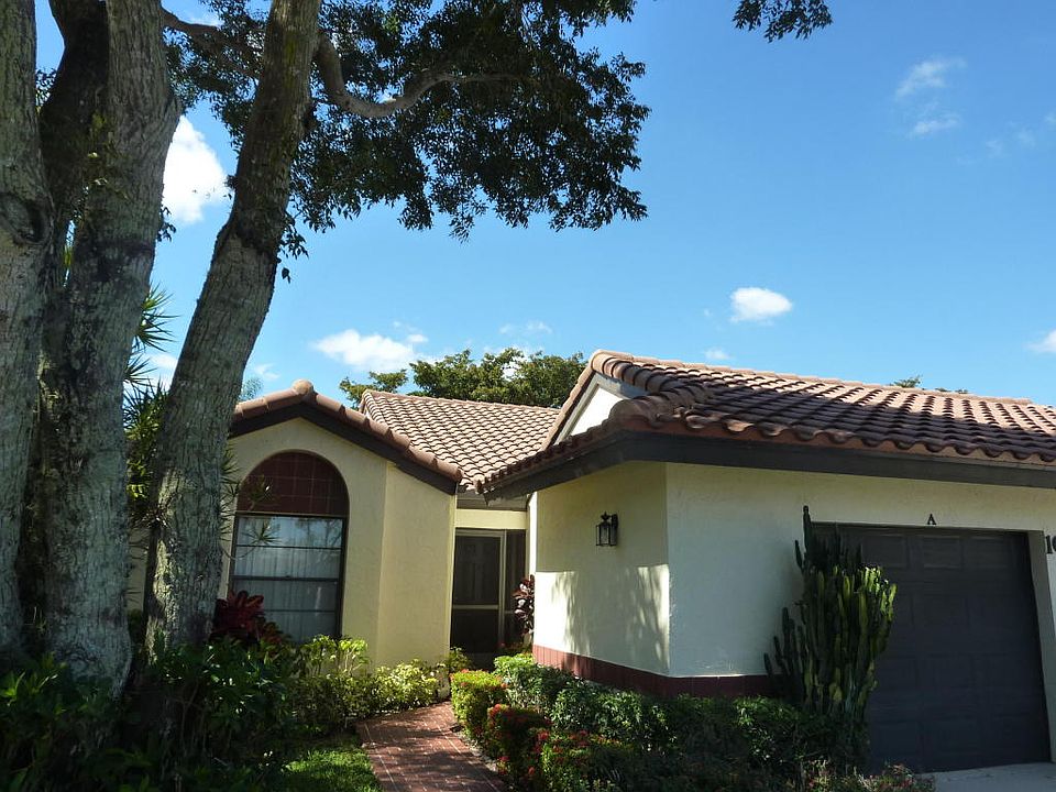 Home For Sale In Palm Chase Lakes