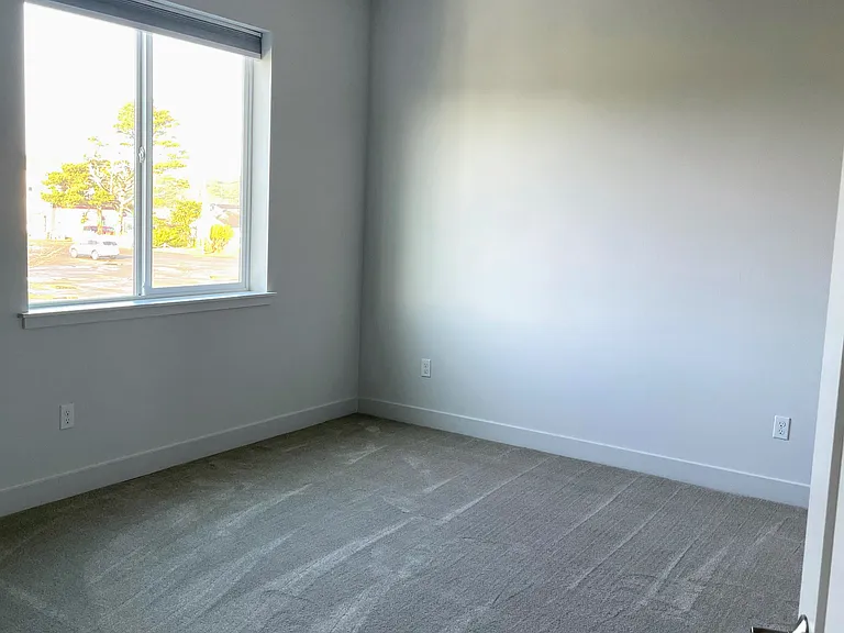 908 Oregon Ave S — Photo 14