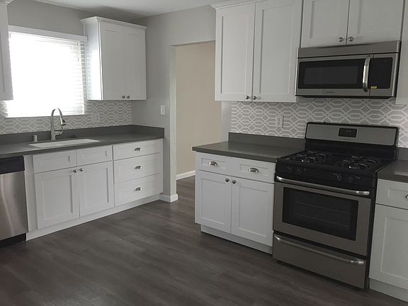 3rd image of 323 Rosebud Ln