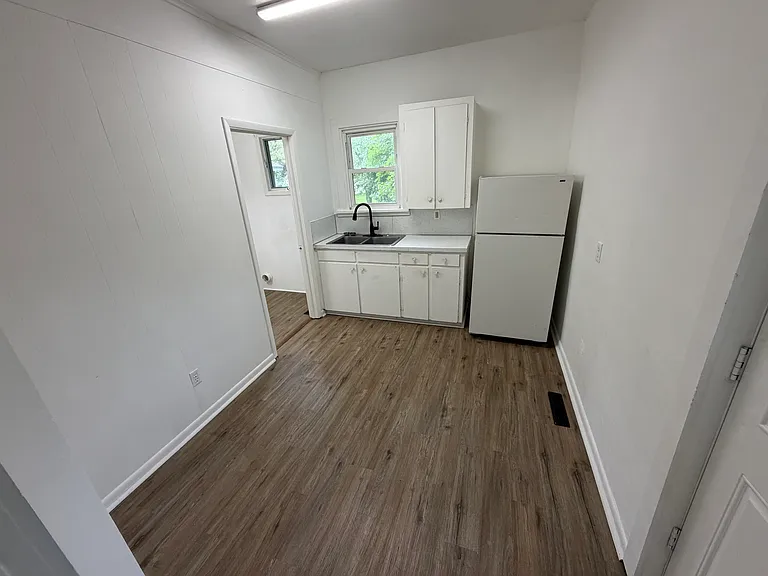 164 Eagle St #2 — Photo 6