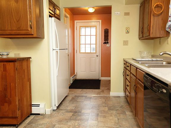 4th image of 130 Lantern Dr