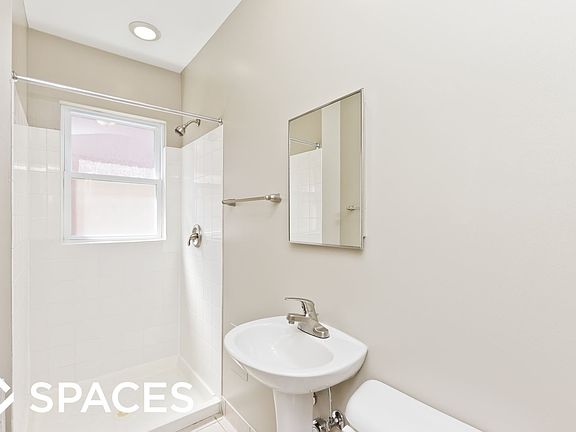 5th image of 1348 1/2 W Argyle St APT 2S
