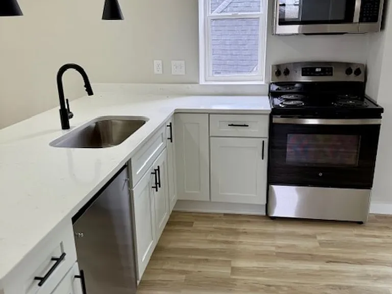 939 Chateau Ave — Photo 3