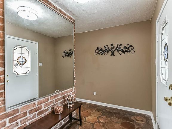 4th image of 13723 Piping Rock Ln