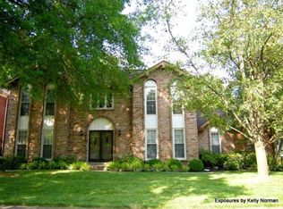 1910 Bainbridge Row Dr, Indian Hills, KY 40207