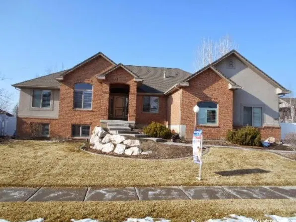 1062 S 2450 W, Syracuse, UT 84075