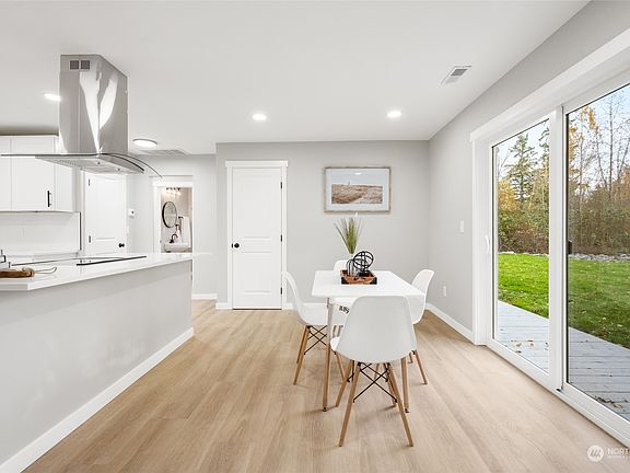 5th image of 9717 9th Avenue E