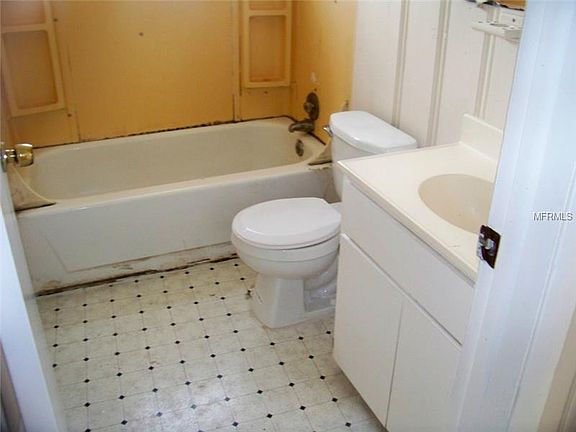 5th image of 2736 Hempstead Dr