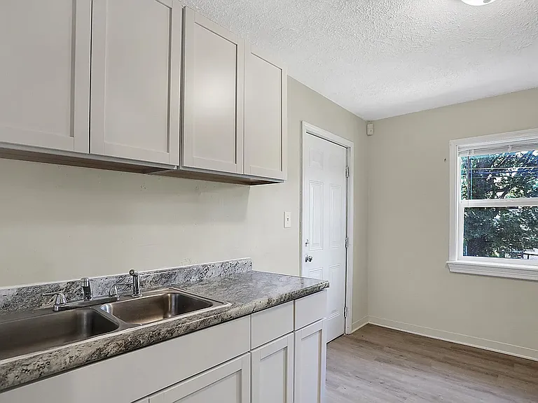 3239 Elmira St — Photo 9