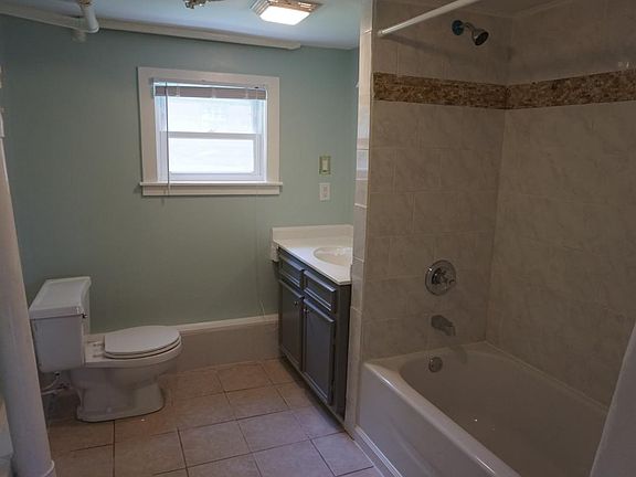 5th image of 607 Broad St Floor 1
