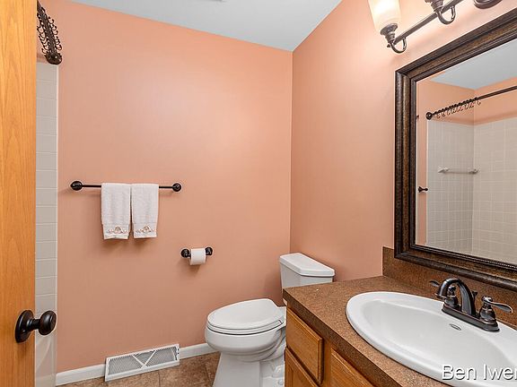3rd image of 3444 Eagle Bluff Dr NE