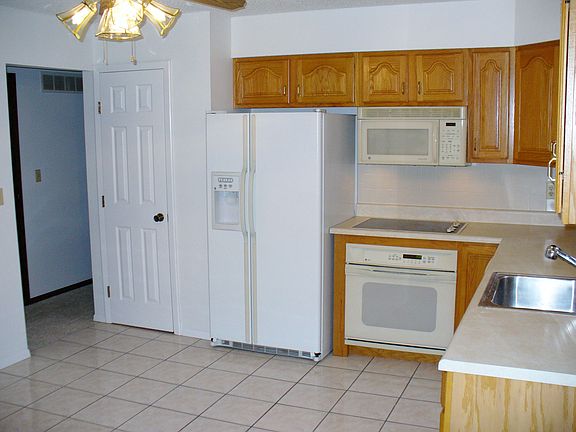3rd image of 1292 Tracy Ln
