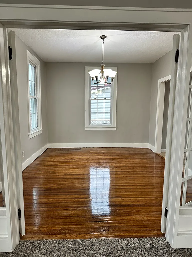 Spacious 4BR Home in Vincennes on Corner Lot with Garage — Photo 3