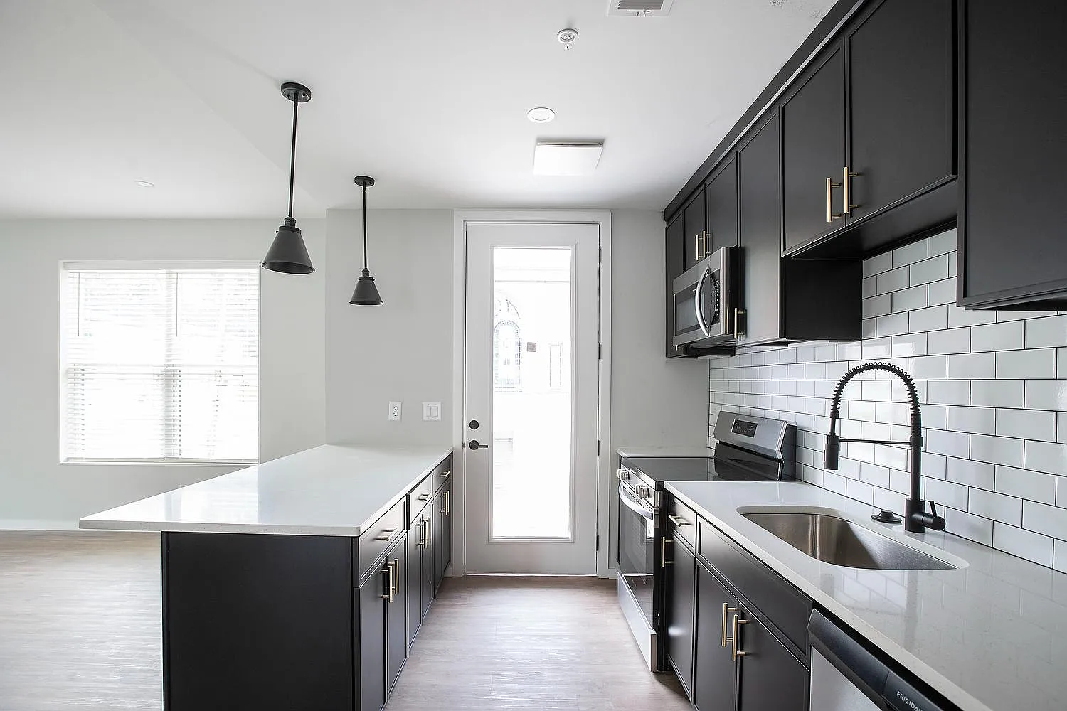 880 North Ave NW - 201 — Photo 3