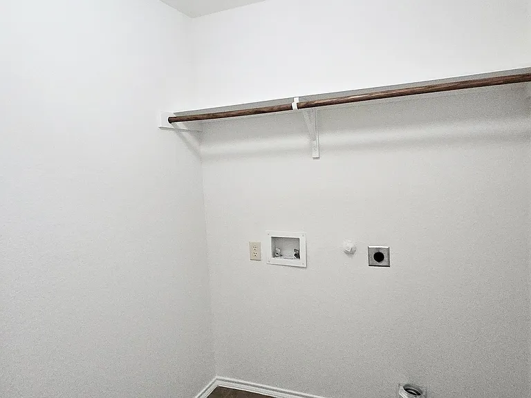323 Vernon St — Photo 15