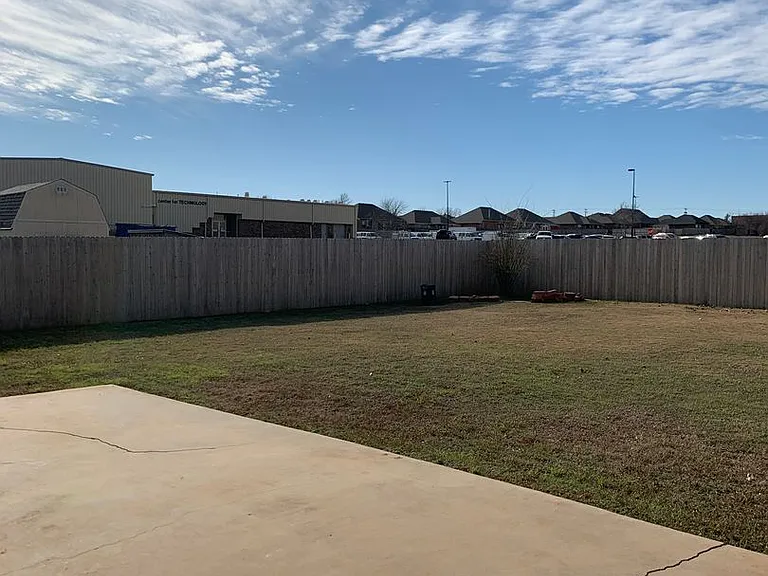 517 Post Oak Ln — Photo 41